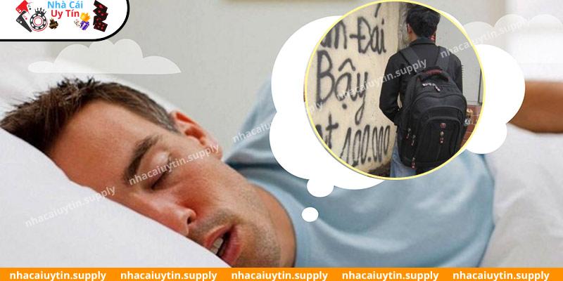 Mơ thấy đang đi tiểu ngoài đường là điềm báo tốt lành